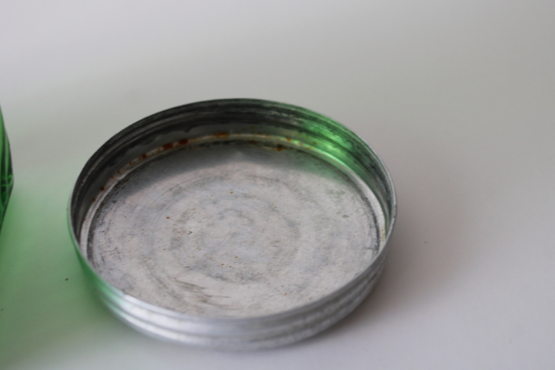 photo of vintage emerald green depression glass Tea canister, spiral rib pattern Hoosier jar w/ lid #3