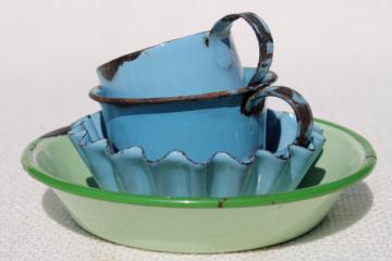 catalog photo of vintage enamelware, antique blue child's cups, patty pan, green enamel dishpan for dolls