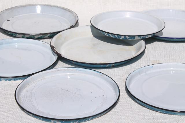 photo of vintage enamelware camp plates & pie pans, blue & white spatter ware and swirl enamel #6