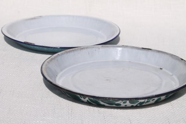 photo of vintage enamelware camp plates & pie pans, blue & white spatter ware and swirl enamel #10