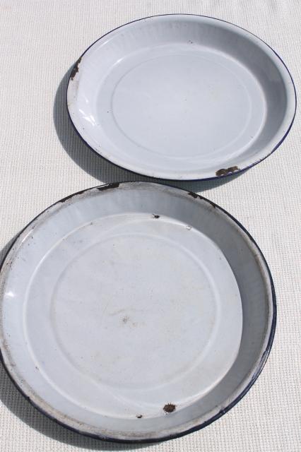 photo of vintage enamelware camp plates & pie pans, blue & white spatter ware and swirl enamel #11