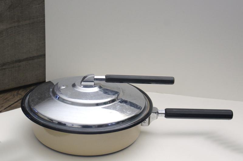 photo of vintage enamelware clad frying pan w/ steam vent lid, fryer for the best fried chicken #1