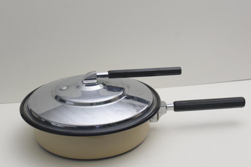 photo of vintage enamelware clad frying pan w/ steam vent lid, fryer for the best fried chicken #4