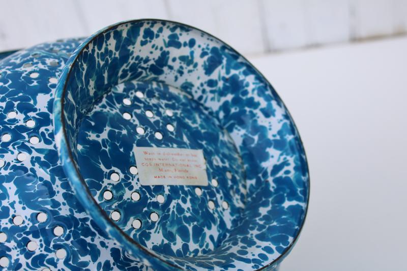 photo of vintage enamelware colander, blue & white splatterware kitchen strainer basket #4
