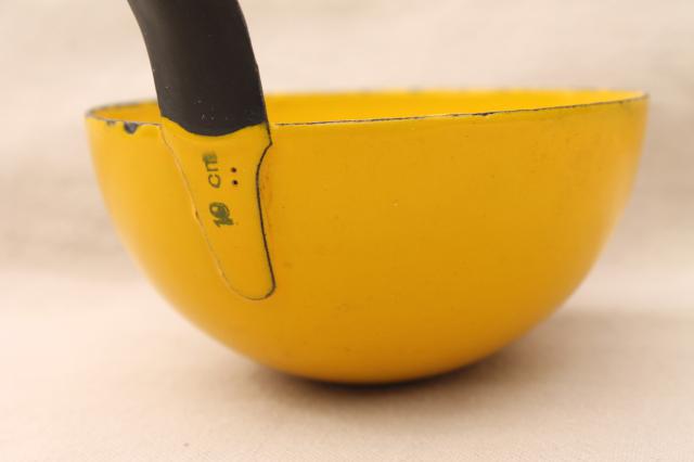 photo of vintage enamelware ladle / dipper, Scandinavian modern yellow & black enamel  #6