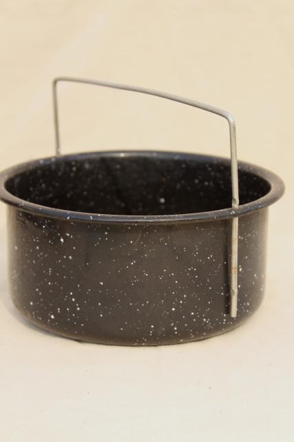 photo of vintage enamelware strainer, colander basket w/ wire handle, black & white speckled enamel #1
