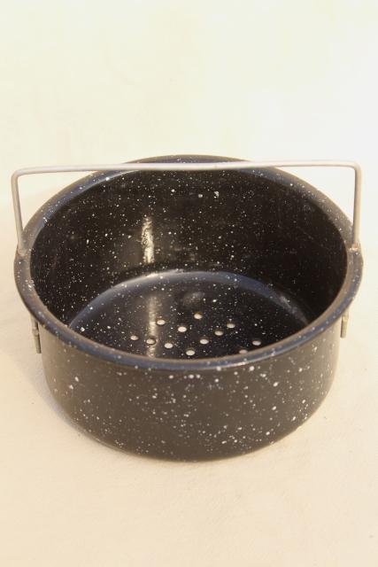 photo of vintage enamelware strainer, colander basket w/ wire handle, black & white speckled enamel #10