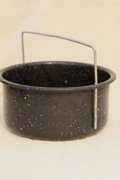 catalog photo of vintage enamelware strainer, colander basket w/ wire handle, black & white speckled enamel