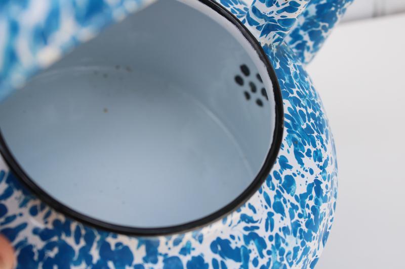 photo of vintage enamelware tea kettle, big teapot, blue & white swirl spatterware #3