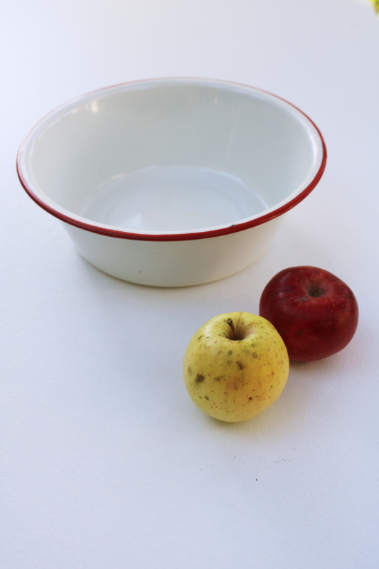 photo of vintage enamelware, white w/ red trim small pan or wash basin, farmhouse kitchen bowl #2