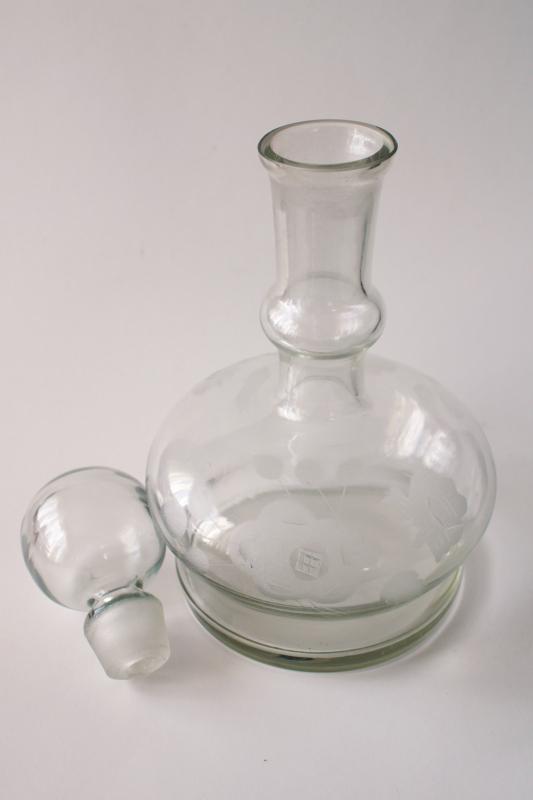 photo of vintage etched glass decanter bottle w/ ground stopper, made in Peru label #3