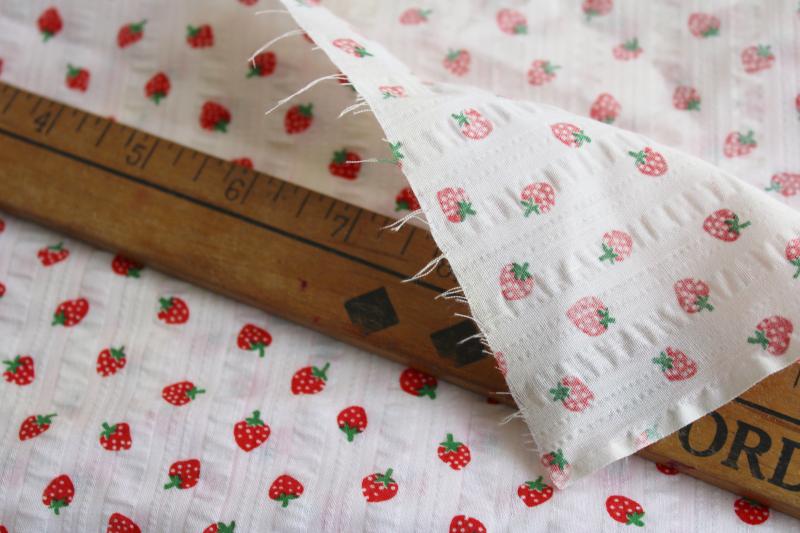 photo of vintage fabric w/ tiny strawberry print, light weight crinkle texture cotton plisse #4