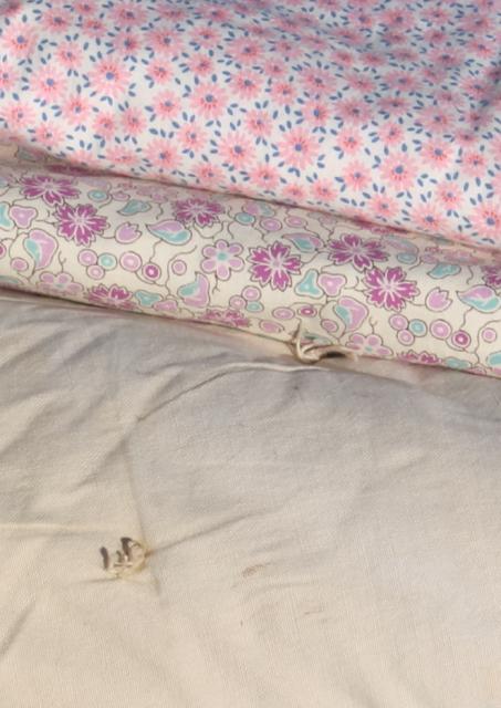 photo of vintage faded floral print cotton duvet eiderdown comforter covers & plain old quilt #1