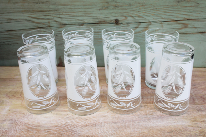 photo of vintage farmhouse kitchen drinking glasses, 1950s Hazel Atlas white wheat print tumblers #3