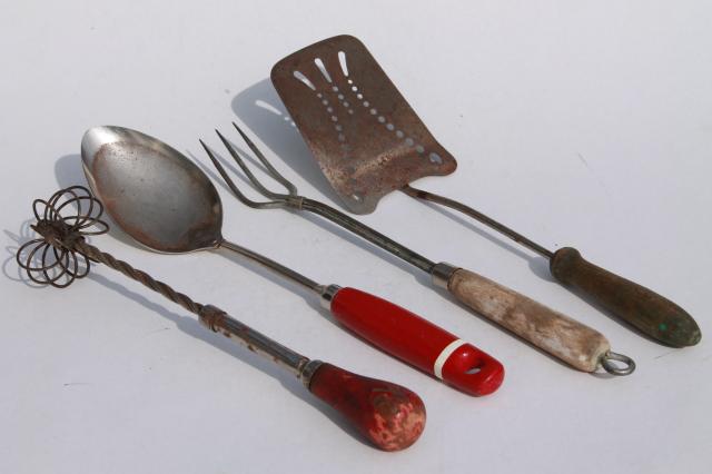 photo of vintage farmhouse kitchenware lot, old fashioned grandma's kitchen tools & utensils #8