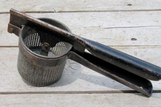 photo of vintage farmhouse kitchenware lot, primitive old farm kitchen utensils & tinware #12