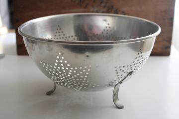 catalog photo of vintage farmhouse style colander, star pattern bowl footed strainer drainer basket
