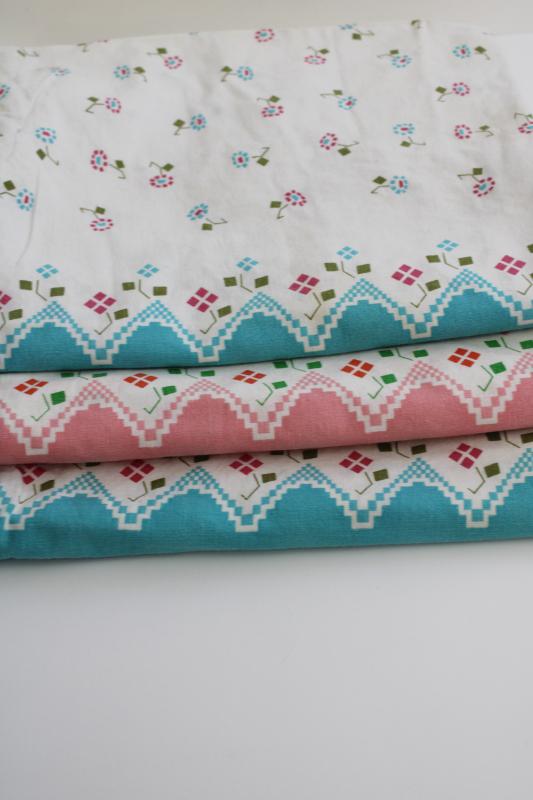 photo of vintage feedsacks lot, whole sacks pillowcases border print cotton fabric grain bags #3