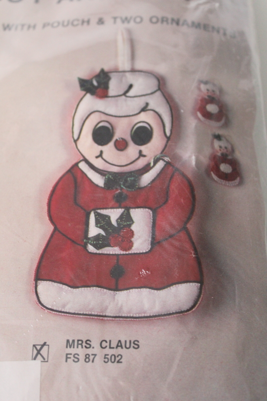 photo of vintage felt kit Mrs Santa Christmas kitchen wall hanging pouch w/ matching ornaments  #3