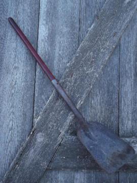 catalog photo of vintage fireplace shovel, small old iron shovel for wood stove or hearth