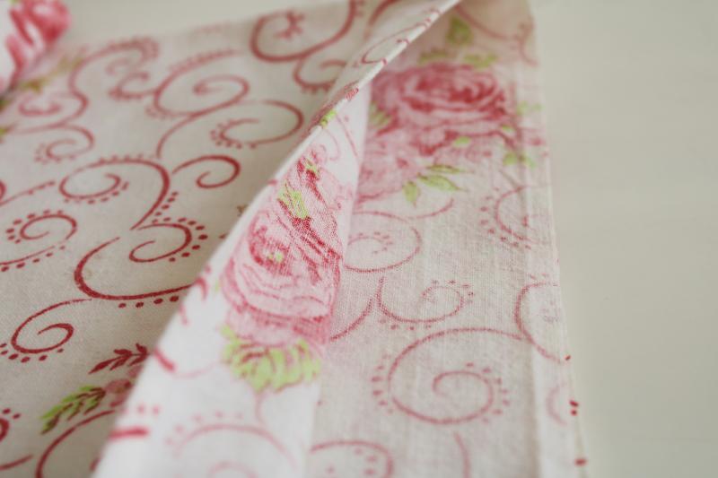 photo of vintage floral print cotton feedsack fabric, coral pink daisy flowers #3