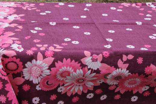 photo of vintage floral print kitchen tablecloth, cotton barkcloth fabric w/ printed flowers #1