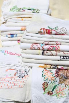 catalog photo of vintage flour sack towels, embroidered cotton dishtowels, huge lot kitchen linens