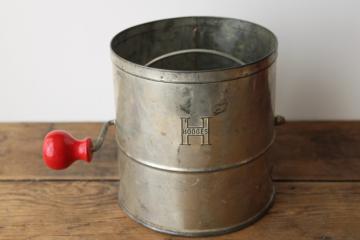 catalog photo of vintage flour sifter, big H Hodges hand crank sifter w/ red painted wood handle 