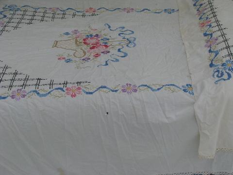 photo of vintage flower basket embroidered four-poster bed cover, bedspread pillow sham #1