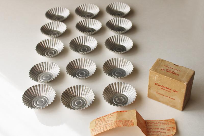 photo of vintage fluted round mini tart pans, Swedish sandbakkel molds in box w/ recipe #1