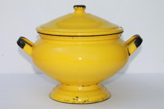 photo of vintage french country enamelware soup tureen, large serving bowl w/ notched cover #1