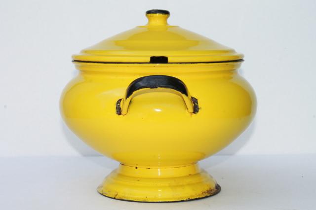 photo of vintage french country enamelware soup tureen, large serving bowl w/ notched cover #2