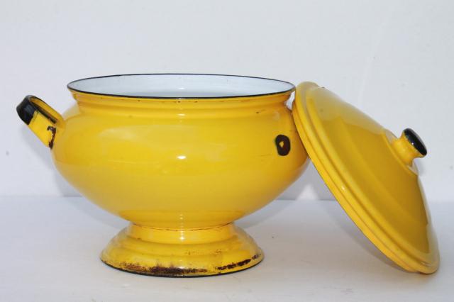 photo of vintage french country enamelware soup tureen, large serving bowl w/ notched cover #3