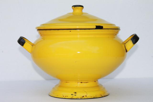 photo of vintage french country enamelware soup tureen, large serving bowl w/ notched cover #7