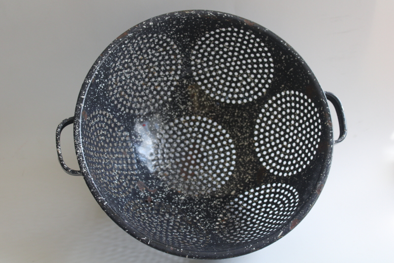 photo of vintage graniteware enamel metal colander, black & white spatter enamelware strainer basket  #3