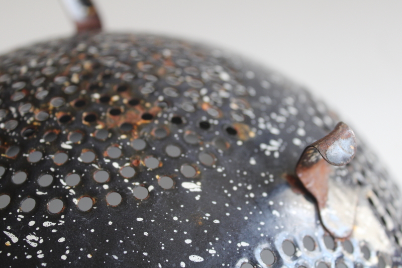 photo of vintage graniteware enamel metal colander, black & white spatter enamelware strainer basket  #7