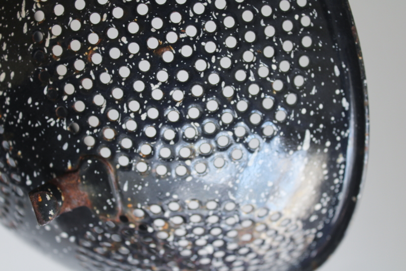 photo of vintage graniteware enamel metal colander, black & white spatter enamelware strainer basket  #9