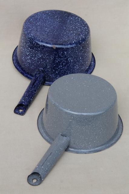 photo of vintage graniteware enamel sauce pans, all metal camp cookware cooking pots #2