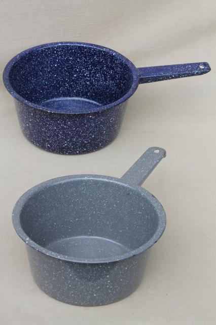 photo of vintage graniteware enamel sauce pans, all metal camp cookware cooking pots #4