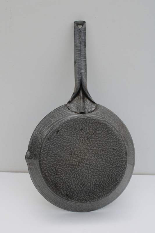 photo of vintage gray graniteware enamel skillet, campfire kitchen cowboy frying pan spatter ware enamel  #2