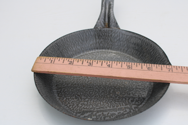 photo of vintage gray graniteware enamel skillet, campfire kitchen cowboy frying pan spatter ware enamel  #5