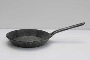 catalog photo of vintage gray graniteware enamel skillet, campfire kitchen cowboy frying pan spatter ware enamel 