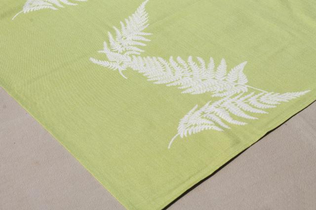 photo of vintage green ferns print tablecloth & napkins set, rayon / cotton cloth table linens #2