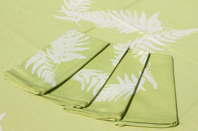 photo of vintage green ferns print tablecloth & napkins set, rayon / cotton cloth table linens #5