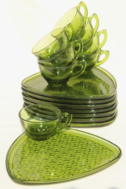 photo of vintage green glass snack sets, daisy and button triangle tray plates & cups #2