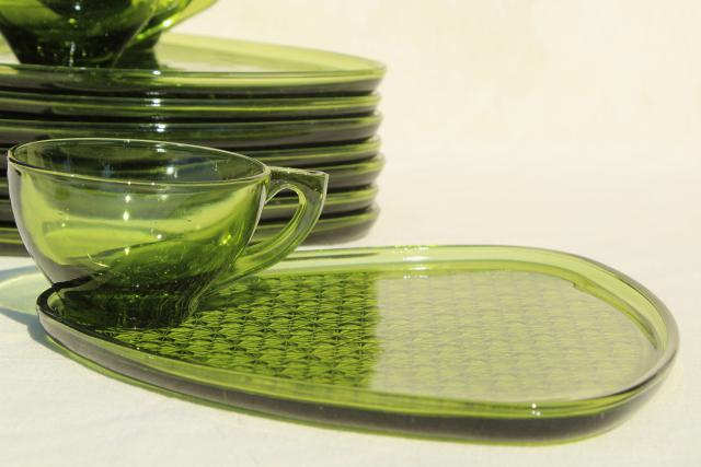 photo of vintage green glass snack sets, daisy and button triangle tray plates & cups #4