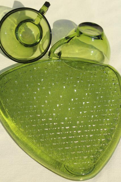 photo of vintage green glass snack sets, daisy and button triangle tray plates & cups #7