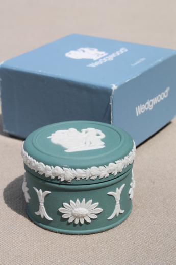 photo of vintage green jasperware miniature trinket box in original Wedgwood box #1