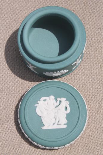 photo of vintage green jasperware miniature trinket box in original Wedgwood box #4