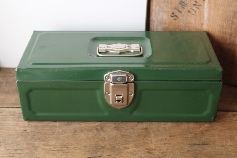 photo of vintage green metal toolbox working lock & key, Master label Niagara Buffalo NY  #1